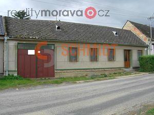 foto Prodej rodinnho domu 2+1+nika v klidn sti obce Stavice lec asi 10 km od Kyjova, s krsnm