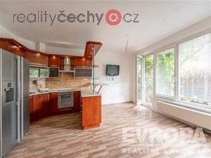 foto Prodej bytu 2+kk 88m2, pedzahrdka s pergolou 28 m2, ul. Blachutova, Praha 9, akovice