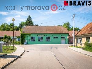 foto Prodej rodinnho domu s restaurac 432m2 v obci Loviky, okres Vykov, pozemek 1279m2, zahrada.