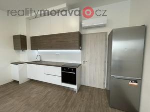 foto Pronjem novho bytu 2+kk s prostornm balkonem a krytm parkovacm stnm, CP 52 m2, Rosice