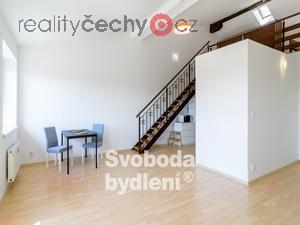 foto Doporuujeme prodej slunnho mezonetovho bytu 1+kk s otevenou galeri a balkonem, 57,35m2 + balkon 1,96m2, estajovice, ul. Komenskho