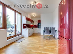 foto Pronjem krsnho bytu 3+kk/terasa/balkon/2x GS, 89/66/10 m2, ul. Harlacherova, Praha 10 - Zbhlice