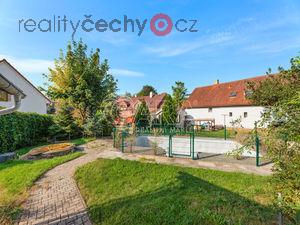 foto Pronjem bytu 59m2, 2+kk se zahradou a parkovac stn, entice, Praha - vchod