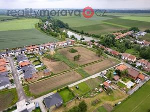 foto Syrovice - prodej zasovanho stavebnho pozemku 473 m2 se stavebnm povolenm.