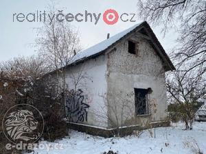 foto Draba rodinnho domu (na pozemku jinho vlastnka) v obci Martinves.