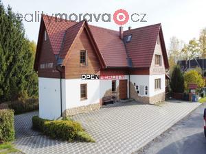 foto Krsn penzion, obec Jesenk, 9 byt s uitnou plochou 750 m2 a pozemkem 1.414 m2