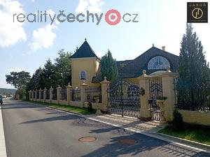 foto Prodej RD, Vila 7+1/T/B/G, pozemek 1.096 m2, esk Budjovice